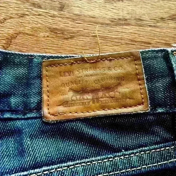 Levi’s classic jean cutoffs. Size 27. - Picture 6 of 11